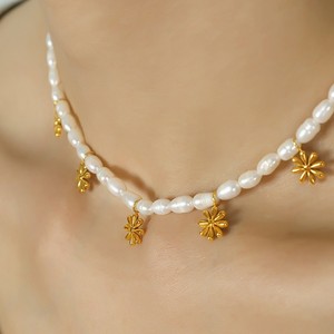 สร้อยคอมุกน้ำจืดพร้อมจี้ดอกเดซี่ สร้อยคอแบบคลาวิเคิล สง่างาม เหมาะสำหรับผู้หญิงใส่ในชีวิตประจำวัน - Product Image 4