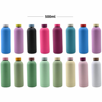 Bouteilles en métal de sport de gymnastique réutilisables de 500ml avec logo de couleur personnalisé flacons à vide en acier inoxydable bouteille d'eau potable