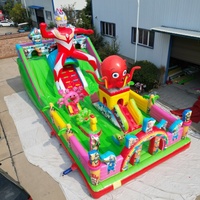 Château gonflable commercial à thème de film animé, grand format, en PVC, avec toboggan et zone de saut, prix usine