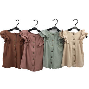 Vestido vintage acanalado para bebé niña con botones traseros y volantes sin mangas, tipo camiseta para niña pequeña - Product Image 3