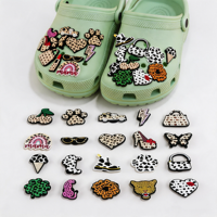 Nouveauté : Breloques personnalisées pour chaussures à motif léopard en PVC souple, pour sabots et accessoires de chaussures à trous DIY, vente en gros