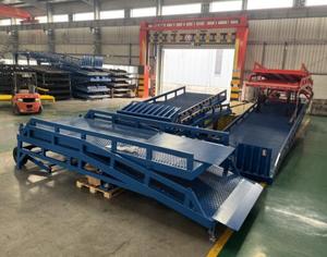 Rampa plegable dividida Rampa <span class=keywords><strong>de</strong></span> muelle móvil <span class=keywords><strong>de</strong></span> almacén <span class=keywords><strong>para</strong></span> una transferencia <span class=keywords><strong>de</strong></span> <span class=keywords><strong>carga</strong></span> segura y fácil - Product Image 1