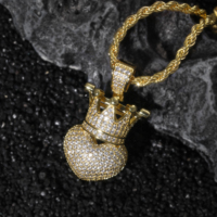 Pendentif Cœur Couronne de Roi en Zircon Cubique Entièrement Sertie, Plaqué Or, Style Hip-Hop Rapper, Vente en Gros