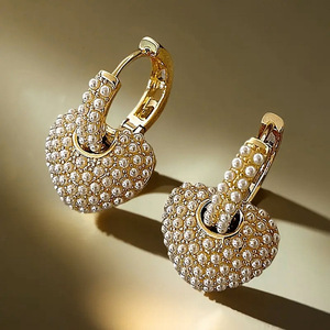 Orecchini a cerchio con cuore in perle finte per donna, gioielli vintage eleganti e romantici da regalo - Product Image 2