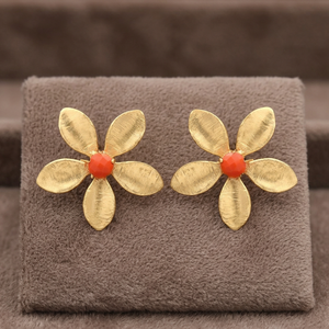 Boucles d'oreilles clous en laiton mat avec perles et fleurs, style ethnique rétro, unisexe, pour occasions spéciales et anniversaires - Product Image 3