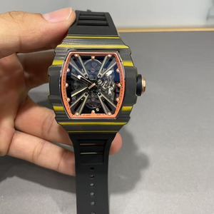 Montre mécanique automatique à tourbillon squelettée de style élégant et de haute qualité, de forme tonneau. - Product Image 1