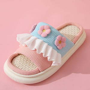 Mignonnes pantoufles d'intérieur personnalisées en lin fleuri de luxe, semelle souple en EVA, pantoufles en peluche de haute qualité pour filles et femmes - Product Image 4
