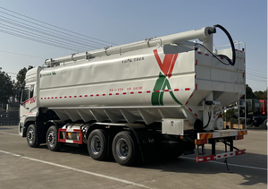 Camión de entrega de alimento a granel para granja avícola, camión de transporte de alimento a granel de 35600L, tipos de vehículos de transporte - Product Image 2