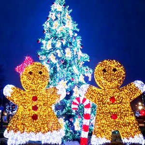 ประติมากรรมไฟคริสต์มาสรูปขนมปังขิง 3 มิติ พร้อมรายละเอียดสีสันสดใสสำหรับการตกแต่งเชิงพาณิชย์ในช่วงเทศกาล - Product Image 1