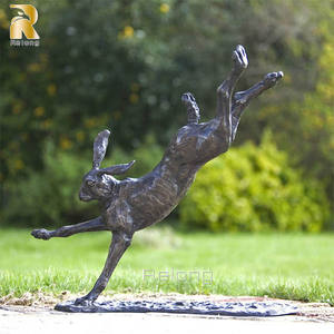 Venta caliente Decoración al aire libre Escultura de animales de metal Estatua de conejos bailando de bronce - Product Image 6