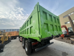 Volquete HOWO de 12 Ruedas de Segunda Mano en Buen Estado, Motor WD615, Sistema Hidráulico de Elevación Estable, Caja de Carga Resistente al Desgaste - Product Image 1