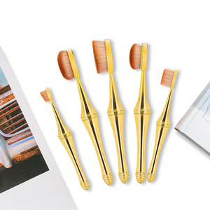 Set di 5 Pennelli da Trucco Ovali Dorati 2024, Nuova Tendenza, Pennelli Professionali per Cosmetici e Polvere - Product Image 5