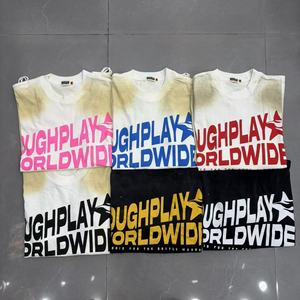 Camisetas de hombre de manga corta con diseño de letras coloridas estilo vintage, logo estampado, agujeros y salpicaduras de pintura, venta al por mayor de fábrica, estilo casual. - Product Image 3