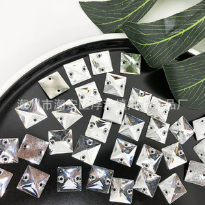 Strass carrés à dos plat en résine, 12 facettes, blanc transparent, double trou, pour chaussures, sacs, vêtements, costumes de danse DIY - Product Image 1