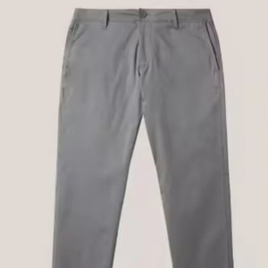 กางเกงชิโน่ผู้ชาย น้ำหนักเบา สไตล์ลำลอง ทรงคลาสสิก ทรงปกติ เอวต่ำ ทรงตรง ลายเรียบ ผ้าฝ้าย 100% ฟอกสีแบบ Stone Washed บริการ OEM - Product Image 1