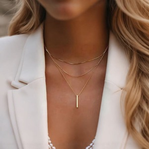 Collana a strati con ciondolo a barra da donna, catena minimalista per clavicola, gioielli alla moda per tutti i giorni - Product Image 3