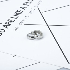 Bán Sỉ Trực Tiếp Trung Quốc Bán Sỉ Nhẫn Tròn Huggie Egarrings Tròn Bằng Bạc Đánh Bóng Cao Không Oxy Hóa - Product Image 4