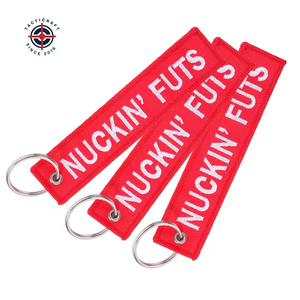 Etiqueta de Llavero de Tela Bordada Roja Personalizada de Fábrica con Texto NUCKIN FUTS para Actividades Diarias - Product Image 2