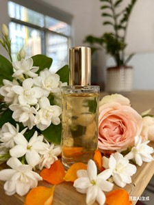 Venta al por mayor personalizado muy buena chica EDP Perfume para mujer de larga duración ámbar Floral líquido para el ocio diario y citas - Product Image 3