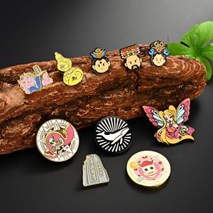 Cheng Yang - Insignias Metálicas Personalizadas, Broches de Aleación para Regalos, Emblemas con Logotipo Personalizado y Cierre de Mariposa - Product Image 1