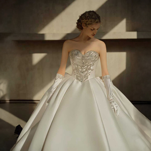 Abito da sposa di lusso fatto a mano con strass NT102, scollo a cuore, lunghezza a cappella, taglie forti, per cerimonia in chiesa o festa - Jancember - Product Image 3