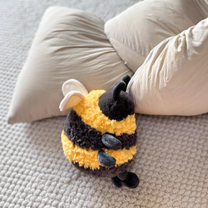 Peluche Abeille <span class=keywords><strong>Albi</strong></span> Travailleur de la marque britannique JE, en polyester doux et coton PP, jouet en peluche mignon en forme d'insecte, cadeau unisexe pour adolescents et adultes - Product Image 4