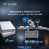 Machine d'étiquetage automatique de surfaces planes avec convoyeur pour livres, dossiers, boîtes, cartons et grands produits plats