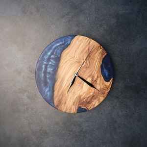 นาฬิกาแขวนผนังงานฝีมือเรซิ่นสุดหรู พร้อมกรอบไม้ ทำด้วยมือ ทนทาน ใช้งานได้จริง สวยงาม และตกแต่งได้อย่างลงตัว เหมาะสำหรับห้องนั่งเล่น - Product Image 1