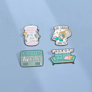 Pillola di amore felice Spilla di smalto articoli medici collezione di siringa distintivo risvolto medico ospedale infermiere regalo all'ingrosso per studente - Product Image 2