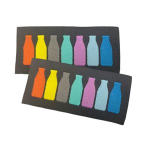 Étiquettes tissées coupées à plat en polyester 100 % écologiques, personnalisées, à pli final, pour vêtements – Vente chaude directe usine - Product Image 1
