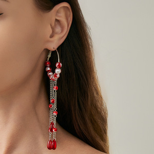 Boucles d'oreilles pendantes longues en cristal rouge gothique en forme de goutte d'eau avec pampilles, non percées, pour femme, style statement, pour Halloween, à clipser - Product Image 4