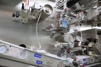Machine automatique bon marché pour fabrication de serviettes hygiéniques/protège-slip/serviettes hygiéniques ultra fines