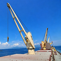 Grue de pont hydraulique marine fixe sur piédestal de 5, 10, 20, 50 tonnes pour la manutention de marchandises et les opérations portuaires