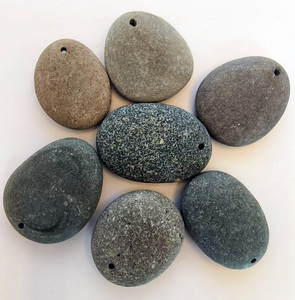 Galets gris naturels percés, pierres de rivière polies avec <span class=keywords><strong>trou</strong></span> <span class=keywords><strong>pour</strong></span> <span class=keywords><strong>aquarium</strong></span>, paysage aquatique, carillon éolien, bricolage, décoration de jardin - Product Image 4