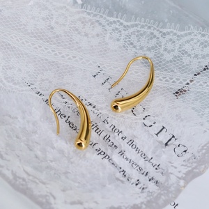 Pendientes Minimalistas de Acero Inoxidable con Baño de Oro de 18K en Forma de Gota de Agua con Cierres para Orejas, Joyería Moderna - Product Image 4