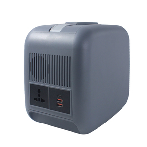 สถานีไฟฟ้าพกพาแบบเรียงซ้อนได้ 3.2V 280Ah 896Wh มาตรฐาน IP65 แบตเตอรี่ LiFePO4 พร้อมเต้ารับไฟฟ้ากระแสสลับ 300W ชาร์จเร็ว เครื่องกำเนิดพลังงานแสงอาทิตย์ สำหรับใช้ในบ้านและนอกบ้าน - Product Image 1