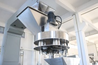 Gobelet volumétrique pour solides secs Distributeur rotatif de remplissage Emballage de sucre de graines et de noix Remplisseur de gobelets à mesurer
