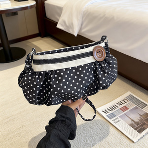 Borsa a Spalla Vintage a Pois da Donna 2026 Nuova con Bottone in Legno, Dettagli Plissettati, Chiusura a Cerniera e Manico Singolo, Portatile - Product Image 3