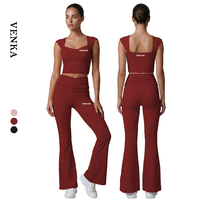 Ensembles de yoga sportifs d'été pour femmes avec haut à manches courtes volantées et coussinets de poitrine, design taille irrégulière cintrée, pantalon évasé coupe ajustée