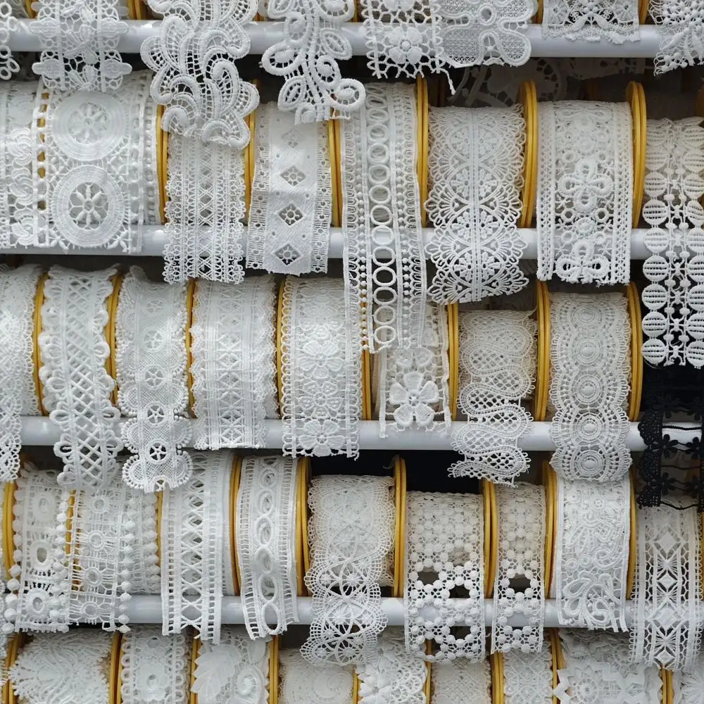 Potongan renda e poliester putih bordir pabrik untuk Dekorasi Aksesori garmen