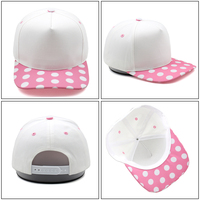 Op maat gemaakte 5-delige blanco snapback baseballpetten met roze en zwarte geruite stippenrandpatronen