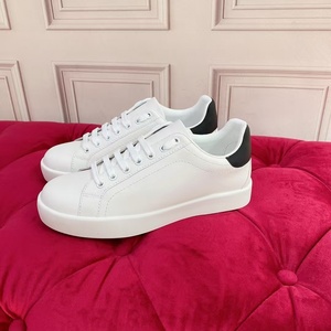 Zapatillas blancas de cuero genuino bordadas, estilo lujoso para damas, zapatillas casuales versátiles para uso diario, zapatillas con plataforma. - Product Image 5