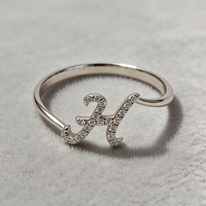 Anillo de compromiso unisex de oro macizo chapado en oro de 10K/14K con diamantes cultivados en laboratorio y circonitas, diseño de racimo, personalizado, bonito, para aniversario, con letras del alfabeto. - Product Image 2