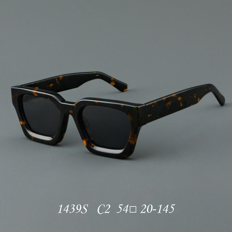 écaille de tortue-noir