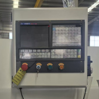 Torno CNC de Cama Plana Horizontal CK6150-2000, Longitud Máxima de Torneado 2000mm, Control CNC GSK para Trabajo Pesado en Metal, Alta Rigidez