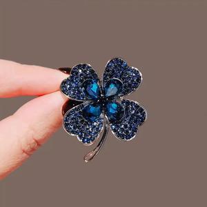 Broche de trébol de cristal de estilo coreano de gama alta de lujo elegante, accesorios para traje de boda, alfileres de ropa de nicho de lujo para mujer, perfecto - Product Image 3