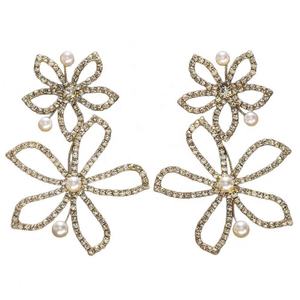 Pendientes de Perlas y Flores de Acero Inoxidable Chapado en Oro Vintage de Alta Gama, Diseño Tridimensional de Pétalos con Diamantes - Product Image 5