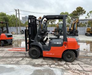 Giappone usato originale <span class=keywords><strong>Toyota</strong></span> 30 carrello elevatore 3 Ton usato Mini Diesel carrello elevatore <span class=keywords><strong>Toyota</strong></span> 7 fdn30 8 fd30 carrello elevatore macchinari per la vendita - Product Image 1