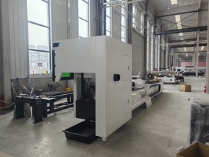 Machine de découpe laser industrielle professionnelle pour acier et métal 6 kW / Machine de découpe laser à deux mandrins entièrement fermée standard - Product Image 2