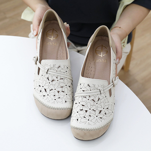 <span class=keywords><strong>Scarpe</strong></span> Slip-On Artigianali in Vera Pelle di Agnello TY per Donne, Comode con Tacco a Zeppa e Decorazioni Floreali Intagliate - Product Image 1